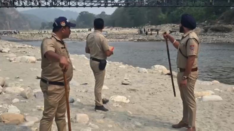 Nainital Police: नैनीताल पुलिस का सख्त एक्शन: कोसी नदी में उत्पात मचाने वालों पर कसा शिकंजा