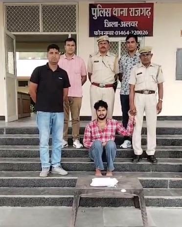 RAJGARH NEWS: राजगढ़ पुलिस की बड़ी कार्रवाई: टोलकर्मियों पर हमला करने वाला इनामी आरोपी हथियार सहित गिरफ्तार