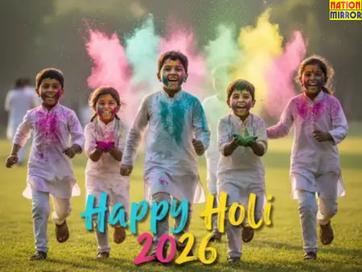 Tips For Happy Holi: होली की शुभकामनाएं देते हुए भूलकर न लगाएं ये रंग!