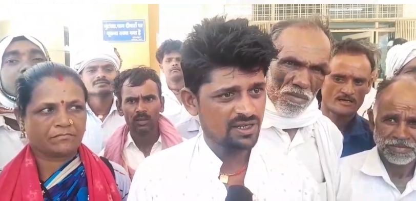 SAGAR NEWS: सागर – कुल्ल गांव के ग्रामीणों का कलेक्टर ऑफिस पर प्रदर्शन, मकानों के सर्वे की मांग