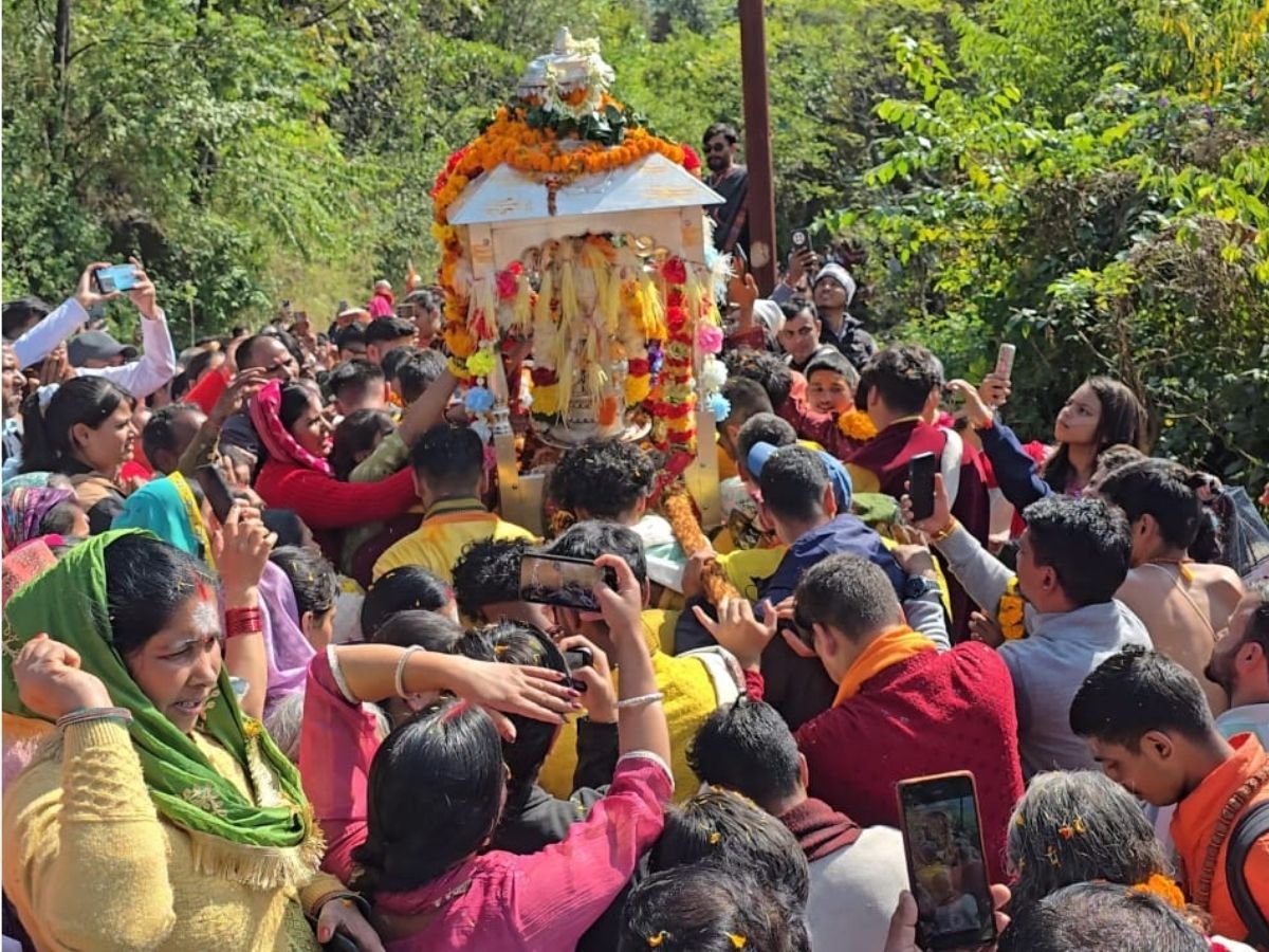 UK NEWS : बाबा केदार की पंचमुखी चल विग्रह डोली पहुंची ओंकारेश्वर मंदिर