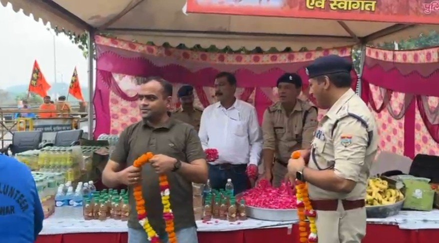Kanwar Yatra 2025 Haridwar: हरिद्वार में डीएम और एसएसपी ने कांवड़ियों पर बरसाए फूल