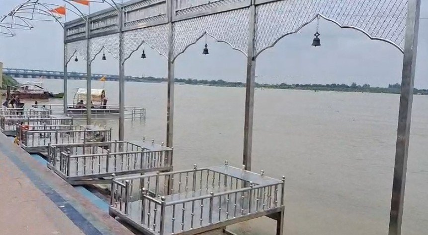 Kanpur Ganga river flood 2025: कानपुर में गंगा का बढ़ा जलस्तर… प्रशासन ने बाढ़ से निपटने के लिए कसी कमर