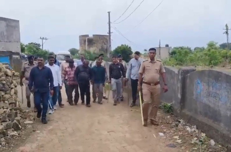 भंवड़ पुलिस की कार्रवाई, देवरिया गाँव में गौहत्यारों की निकाली बारात