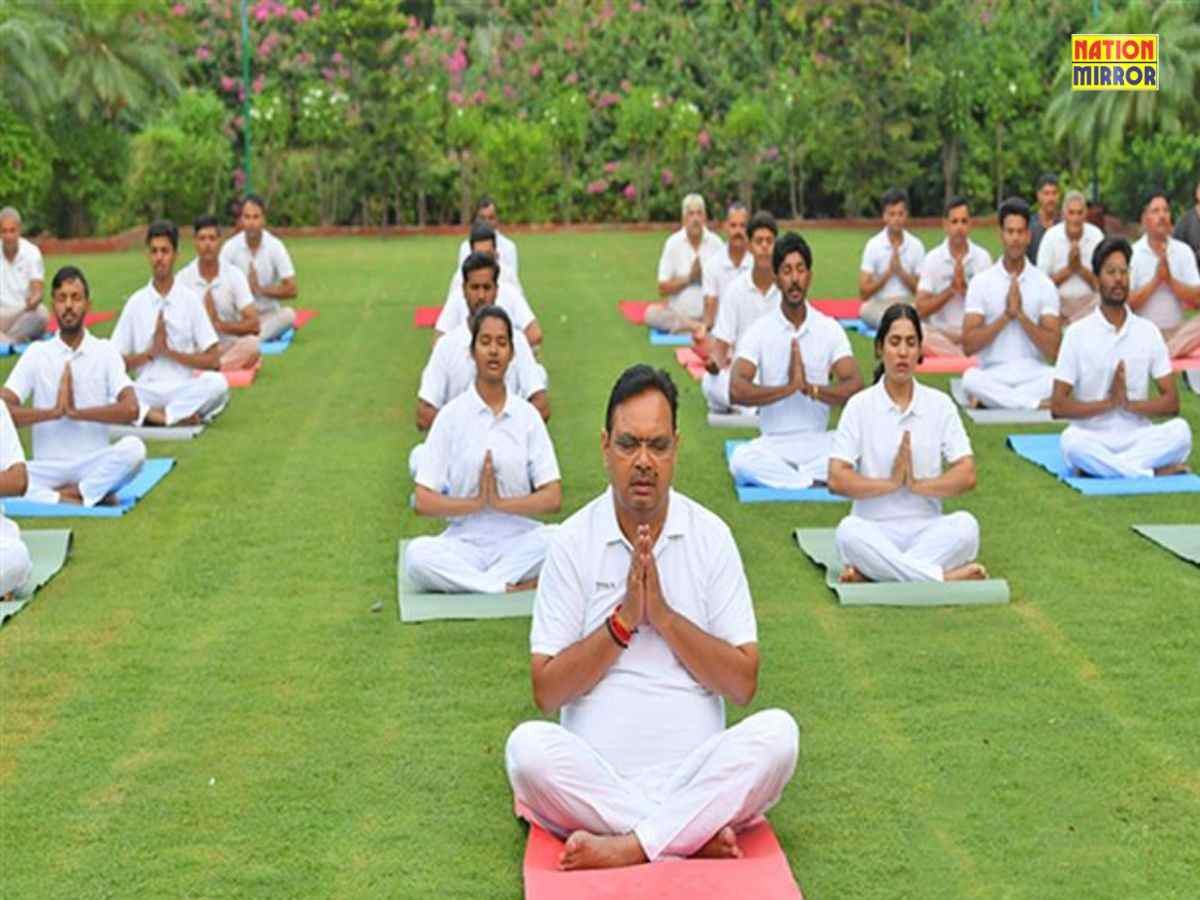 योग दिवस से पहले सीएम भजन लाल शर्मा ने एक्सपर्ट्स के साथ किया योगाभ्यास, CM बोले - सामाजिक एकता का प्रतीक योग