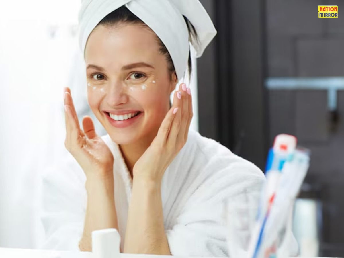 Skincare Tips for Working Women: डेली रूटीन में अपनाएं ये स्किन केयर टिप्स, ऑफिस वर्किंग वुमन के लिए बेस्ट!