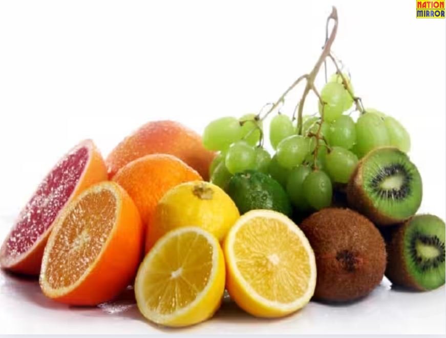 Vitamin C rich foods: अगर विटामिन C की कमी से जूझ रहें हैं आप, तो खाएं ये चीजें!