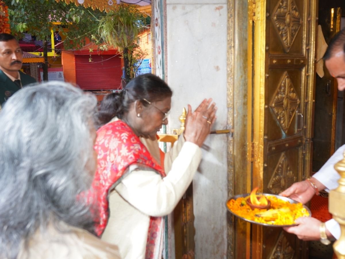 UK NEWS : राष्ट्रपति द्रौपदी मुर्मू विश्वविद्यालय के दीक्षांत समारोह में पहुंची,कैंची धाम के दर्शन किए