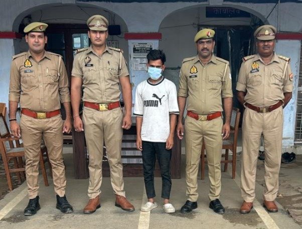 हरदोई: 25 हजार का इनामी चोर गिरफ्तार, आरोपी कई अपराधों में शामिल