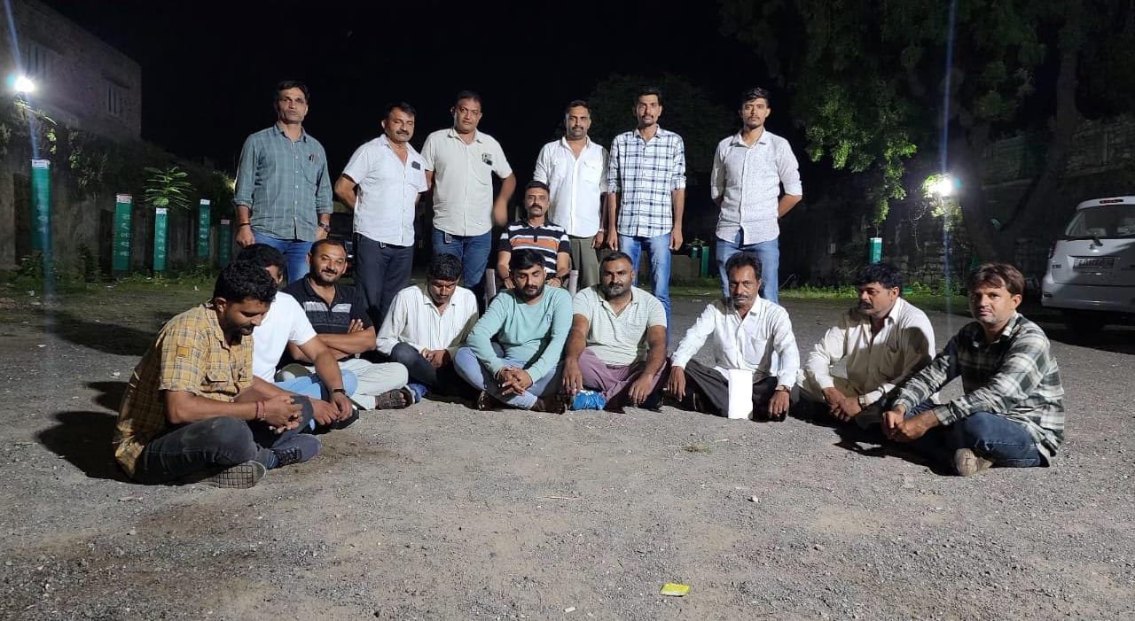 द्वारका में जुए का अड्डा धरा: एक महिला समेत 10 आरोपी रंगे हाथों गिरफ्तार