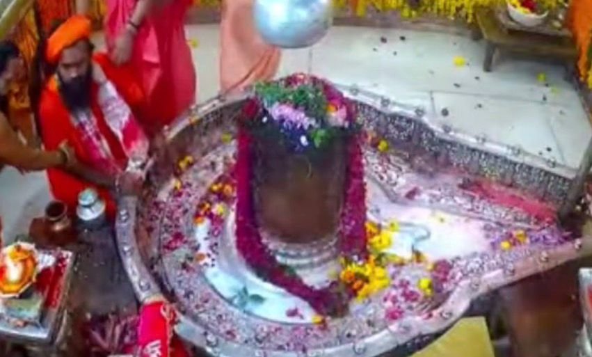 उज्जैन महाकाल मंदिर विवाद: पुजारी और संतों के बीच गरमाया तनाव