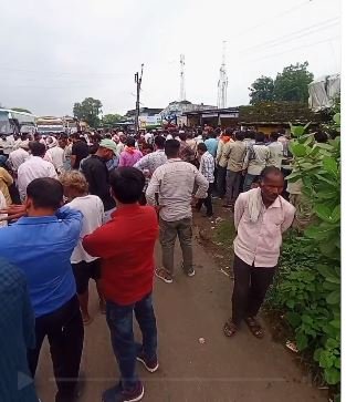 Woman Death: महिला की मौत पर आक्रोश, ग्रामीणों ने हाईवे पर लगाया जाम