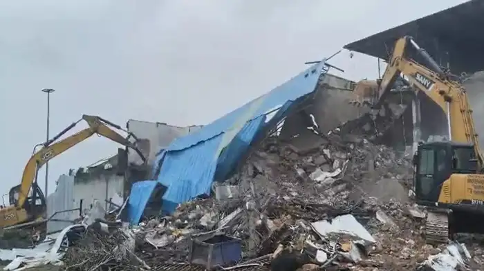 Sharik Machhli Bulldozer Action: भोपाल में ड्रग्स-लव जिहाद आरोपी शारिक मछली की संपत्ति पर चला प्रशासन का बुलडोजर