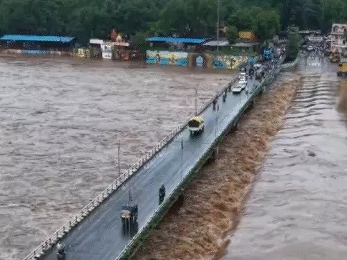 चंबा और मंडी में कहर बनकर टूटा बादल: 5 पुल बहे, अब तक 75 मौतें