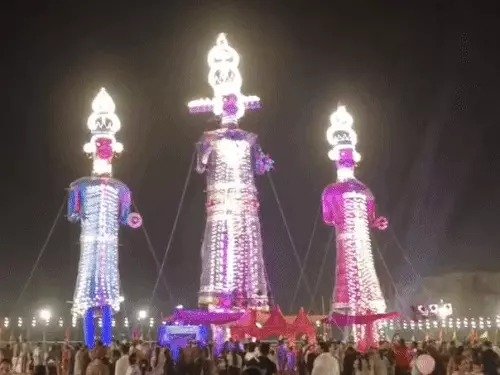 देशभर में दशहरा की धूम : कोटा में 221 फीट रावण, कुल्लू में देवी हिडिम्बा, पटना में बारिश