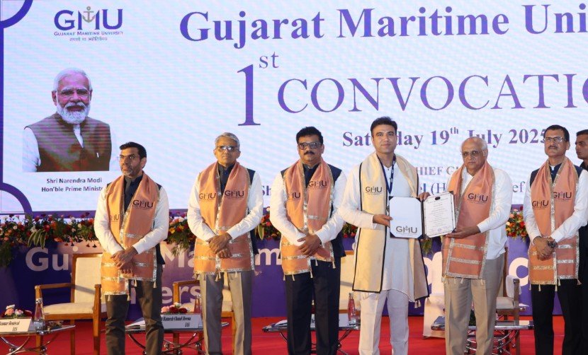 Gujarat Maritime University Convocation: गुजरात मेरीटाइम यूनिवर्सिटी के कार्यक्रम में शामिल हुए गुजरात के मुखिया,बच्चों को कहा ‘विकसित भारत की भाग्य विधाता पीढ़ी’