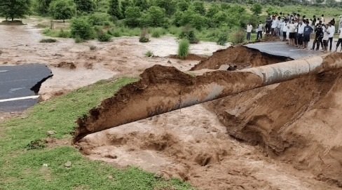 Jhunjhunu road collapse before inauguration: झुंझुनूं में निर्माण की खुली पोल… उद्घाटन से पहले ही बह गई सड़क