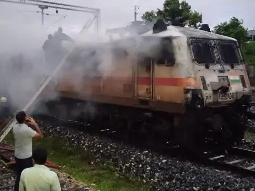  गरीब रथ में आग लगी: 500 लोग भागते‑भागते बचे,
