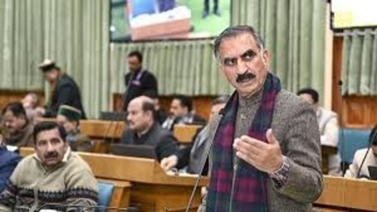 हिमाचल CM सुक्खू ने पेश किया बजट, सीएम-सांसदों के वेतन पर कैंची; कर्मचारियों को मिली राहत