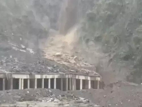  दिल्ली-एनसीआर में मूसलाधार बारिश: राजस्थान-गुजरात तक बाढ़ का खतरा