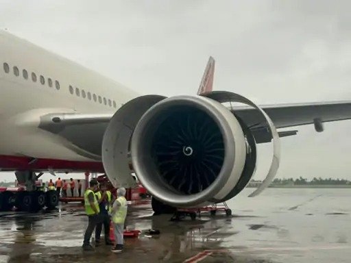 एक दिन, दो इमरजेंसी लैंडिंग:  Indigo और SpiceJet फ्लाइट में तकनीकी खराबी से हड़कंप