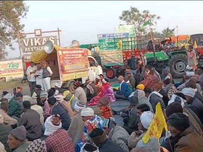 Dhar Farmers Protest: धार के खलघाट पर किसानों का आंदोलन