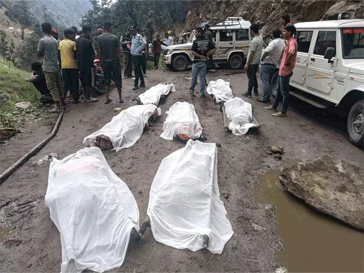 Kishtwar Cloudburst 2025: बादल फटने से फिरा संकट में जीवन