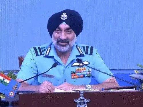 ऑपरेशन सिंदूर में पाक के 12 विमान तबाह: IAF चीफ ने कहा- हवा में 6, एयरबेस पर 6 नष्‍ट 