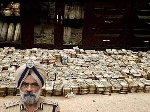 चौंकाने वाली रिपोर्ट: पंजाब DIG की कोठी से निकला 5 करोड़ का 