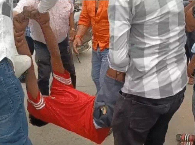 Heart Attack: अंबिकापुर में सड़क पर दिल का दौरा,  बाइक सवार युवक की मौके पर मौत