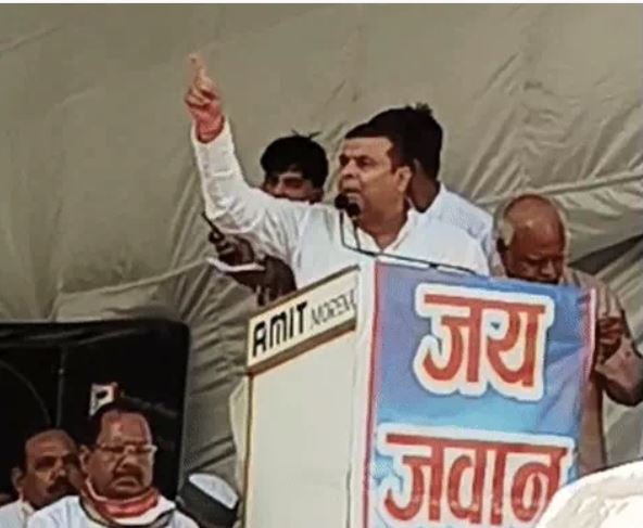 morena mp: सरकार को मां का दूध याद दिला देंगे, पटवारी के सामने कांग्रेस विधायक की चेतावनी