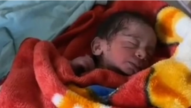 Indore Crime News: इंदौर में इंसानियत शर्मशार, बोरे में मिला नवजात, रोने की आवाज से बची जान