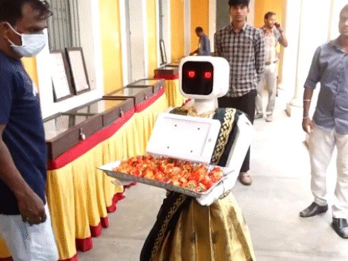 तीन राज्यों की 296 सीटों पर वोटिंग जारी: सीएम पिनाराई और मोहनलाल ने डाला वोट