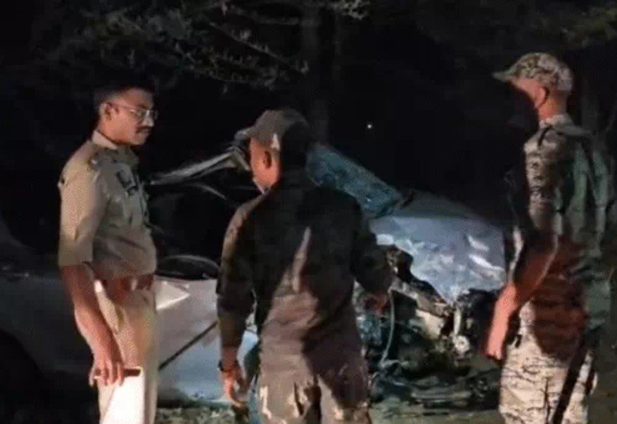 कांकेर में 2 कारों की भीषण टक्कर, कॉस्टेबल का परिवार खत्म,  6 की मौत