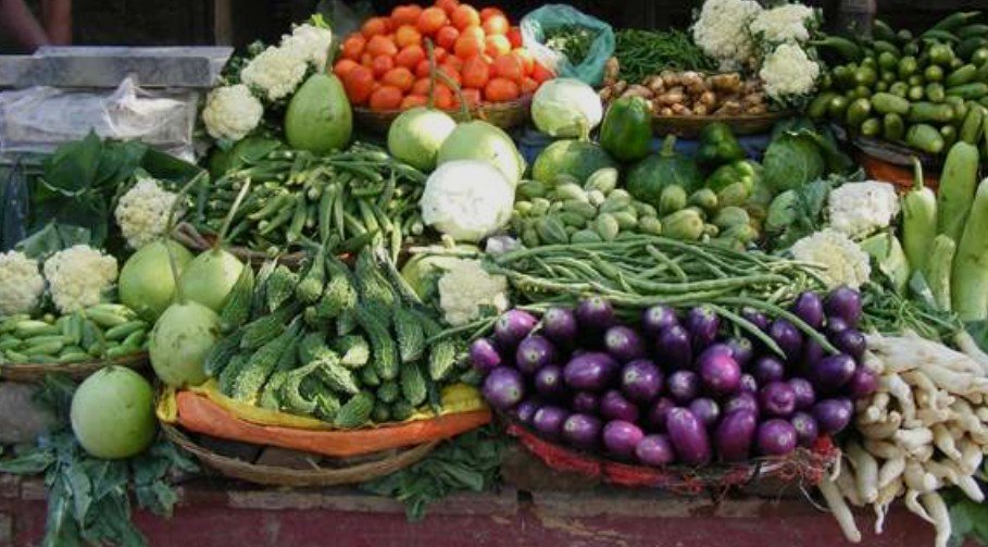 सब्जियों में ज़हर: पानी के बाद अब सब्जियों में भी ज़हर! हाईकोर्ट ने सरकार से मांगी जवाबदेही