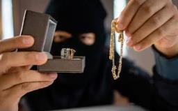 Customer Turns Thief! Man Flees With Gold Jewellery Worth Over ₹7 Lakh in East Delhi