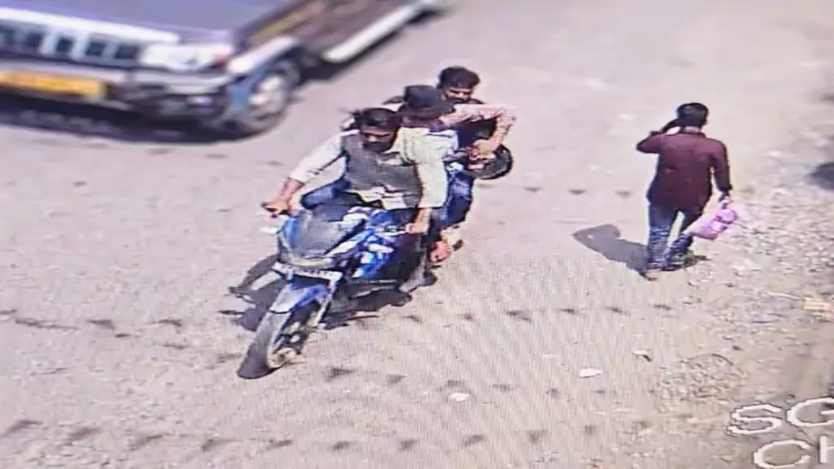 MP Bank Heist: Armed men storm Bank of Maharashtra in Singrauli, rob cashgold worth Rs 15 cr within 15 mins; no leads yet
