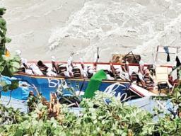 Nepal: पोखरा से काठमांडू जा रही भारतीय यात्री बस नदी में गिरी; 40 यात्री थे सवार ; इतने लोगों की हुई मौत