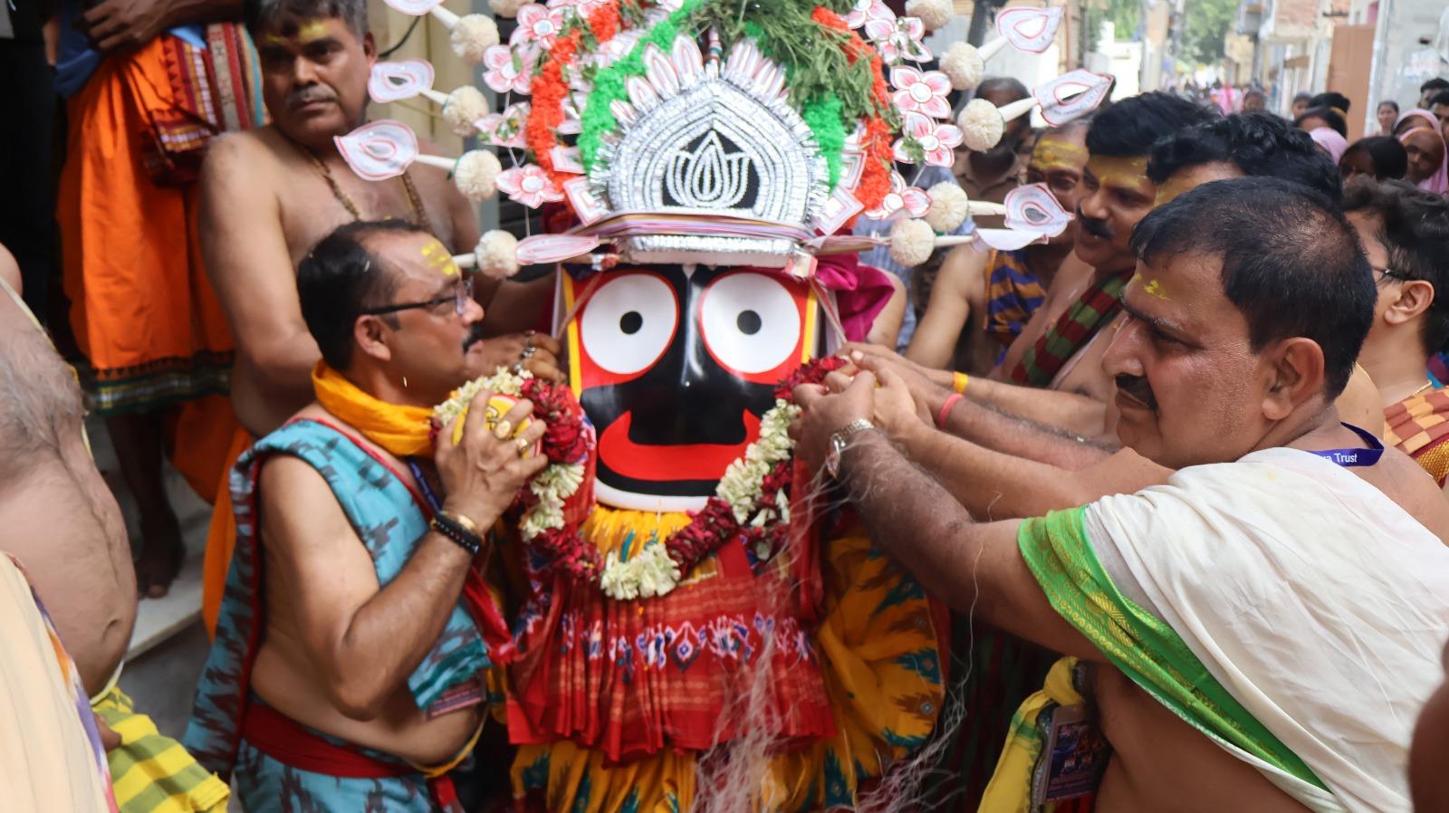 नोएडा में गूंजा 