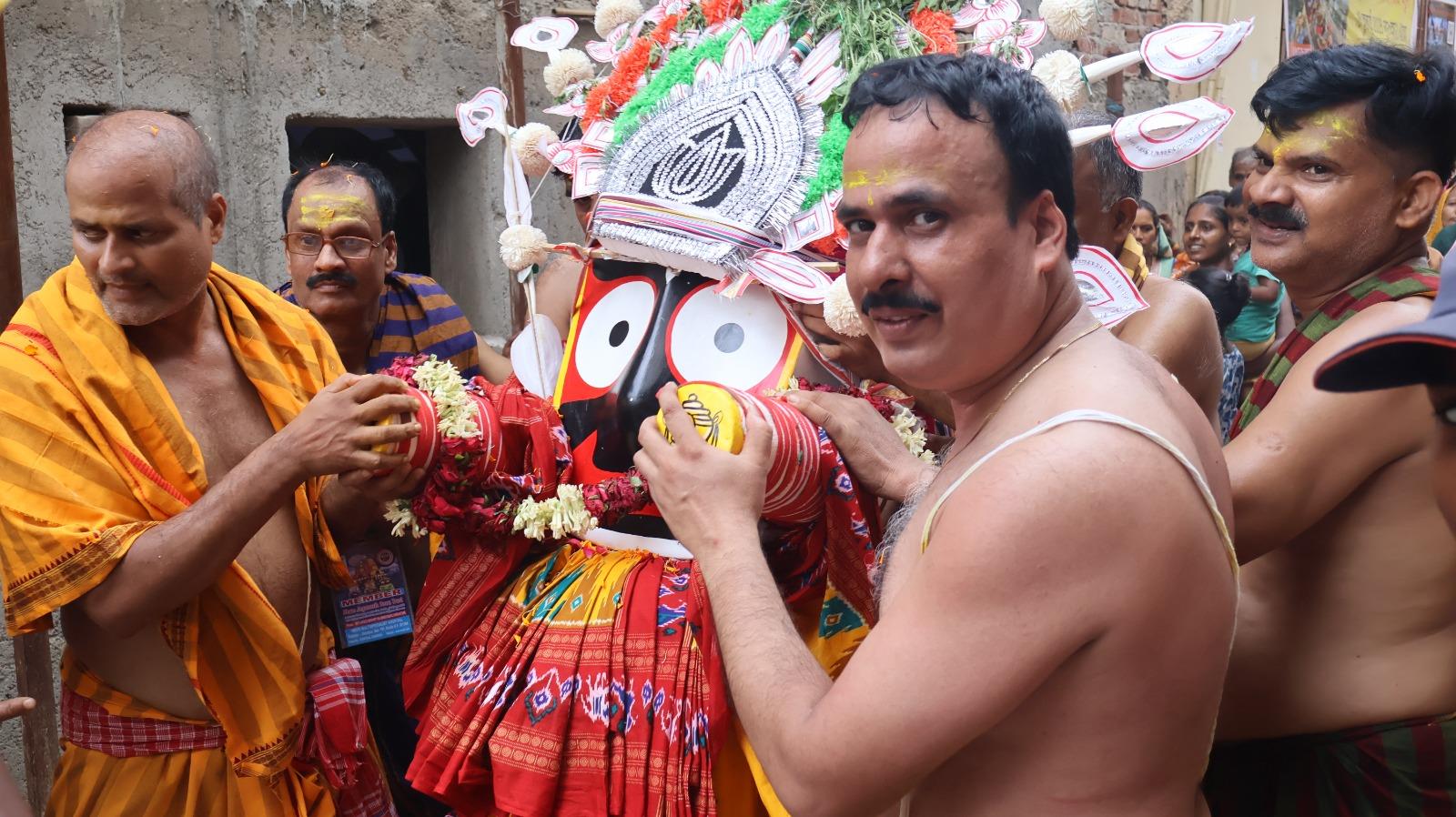 नोएडा में गूंजा 