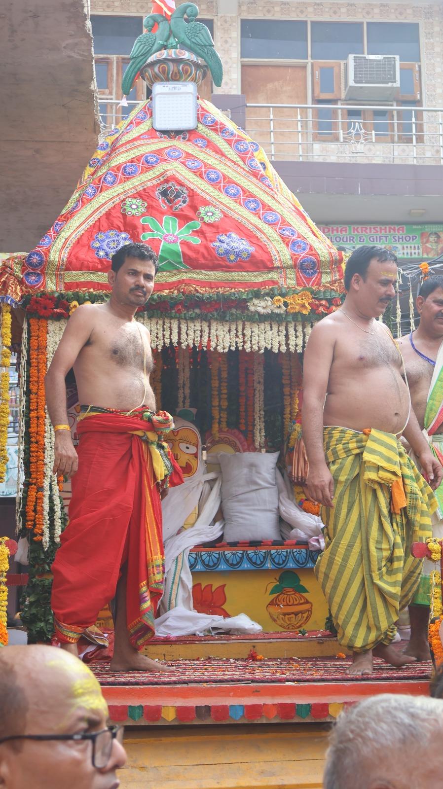 नोएडा में गूंजा 