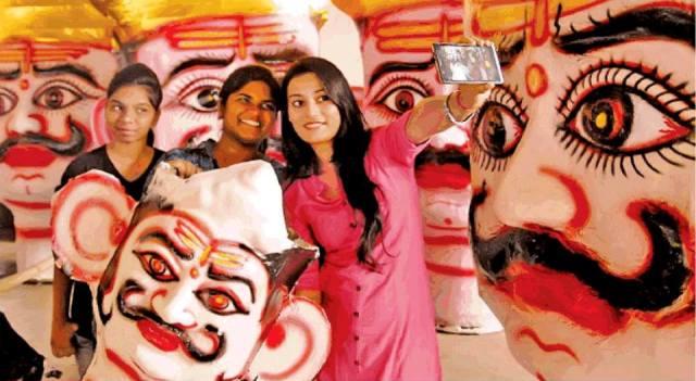 नए जमाने का यह फोटू बहुत कुछ कहता है…