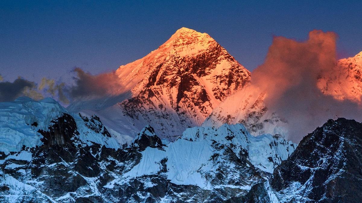 Mount Everest का पुराना नाम क्या था? जानिए डेथ जोन का खौफनाक सच

