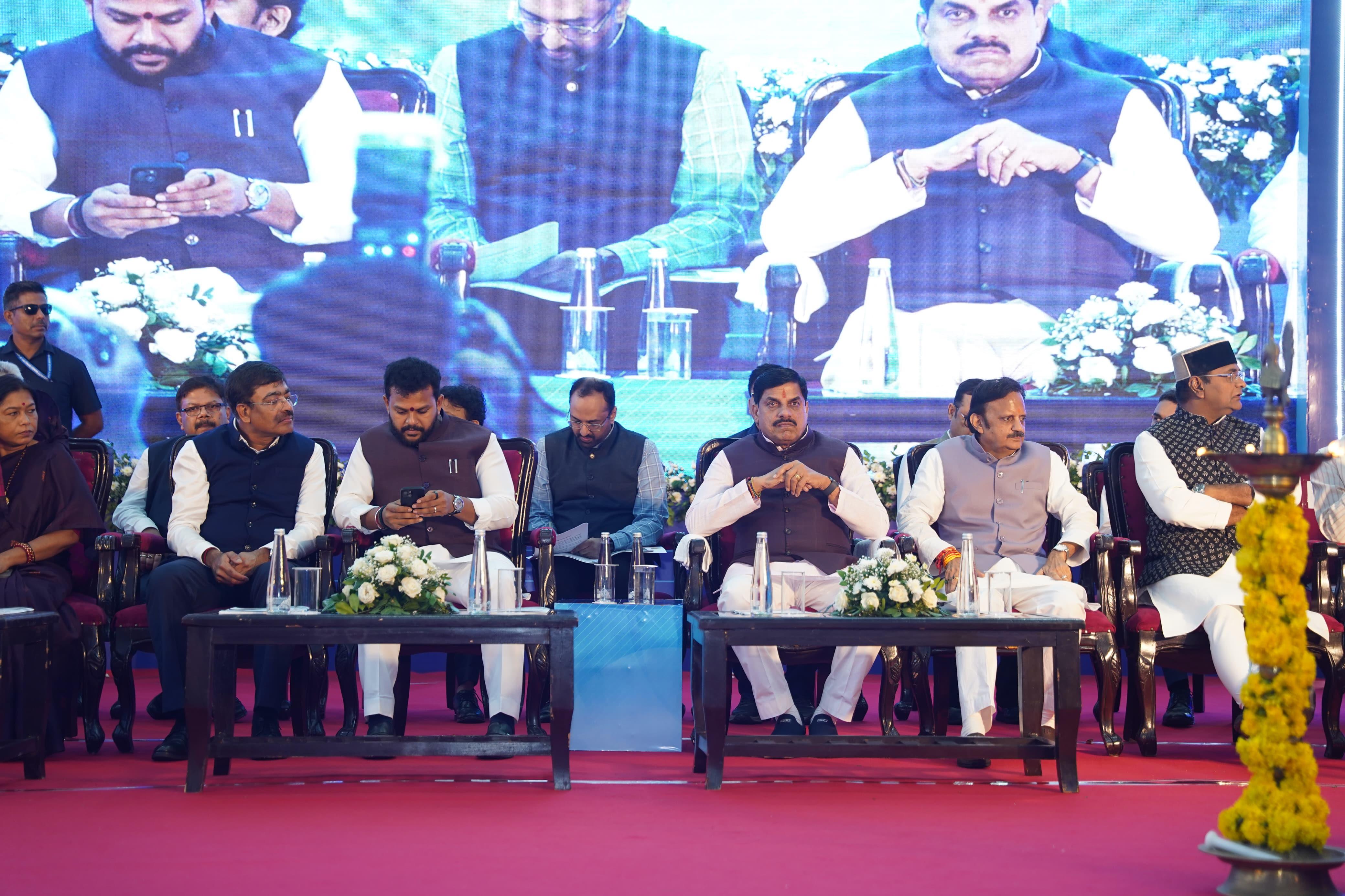 सीएम डॉ. मोहन ने किया 4 फ्लाइट का शुभारंभ, अब MP से सीधे जुड़ गए पटना और कोलकाता 
